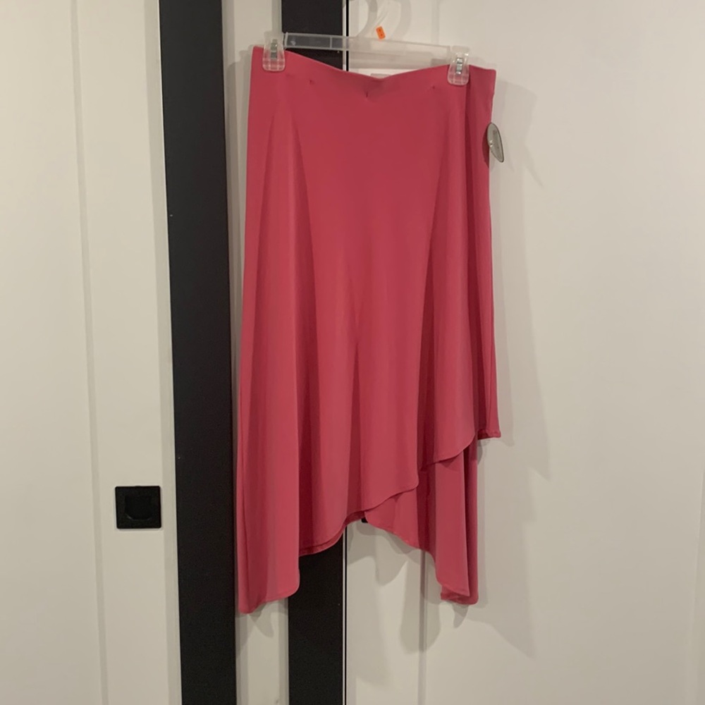 Angle fuschia skirt